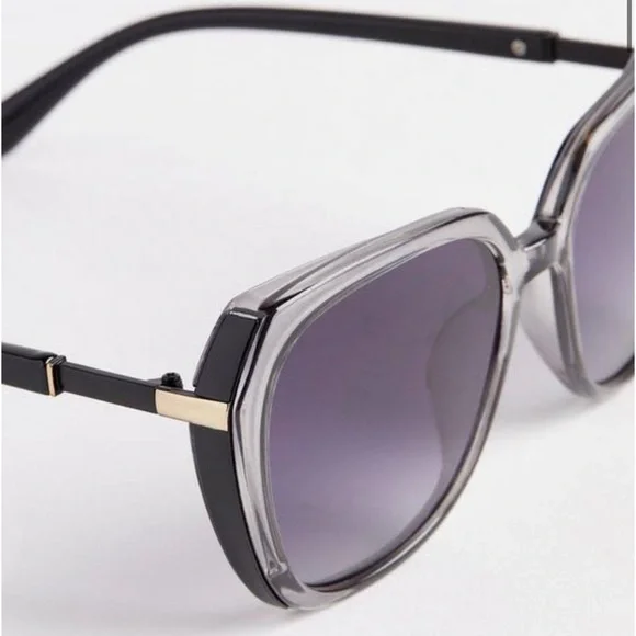 TORRID Cat Eye Smoke Lens Sunglasses Black Gray NEW - Picture 3 of 4